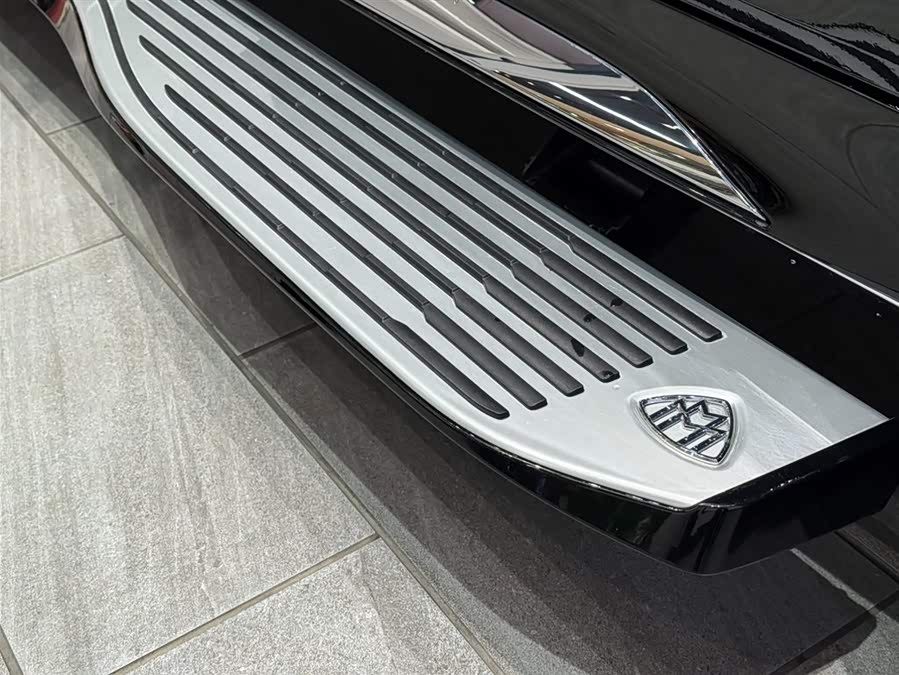 Mercedes-Benz Maybach GLS 2024 car image #15