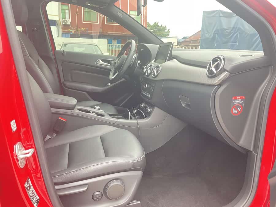 Mercedes-Benz B Class 2015 car image #15