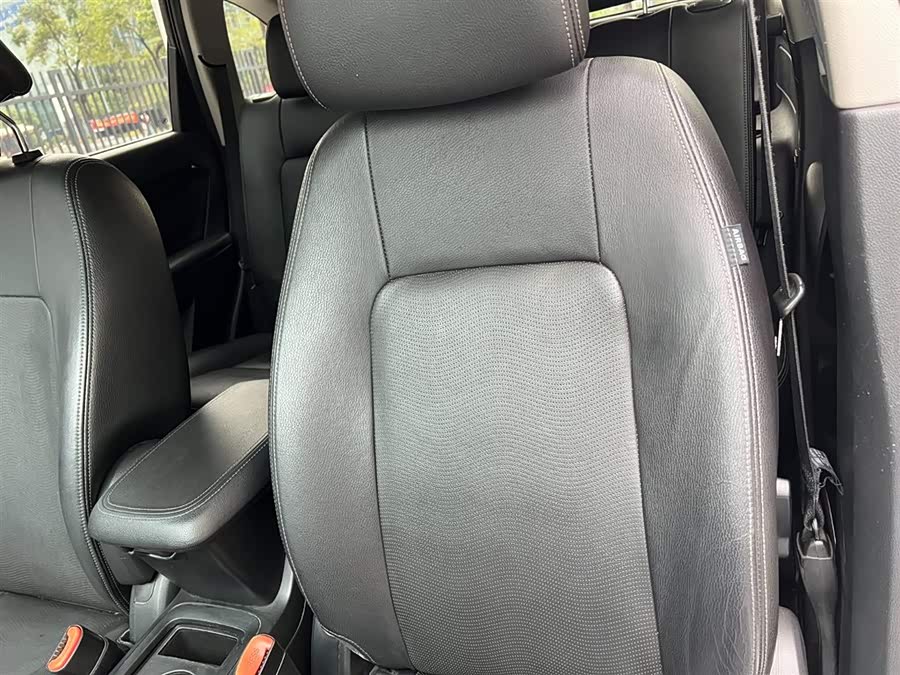 Chevrolet Captiva 2017 car image #15