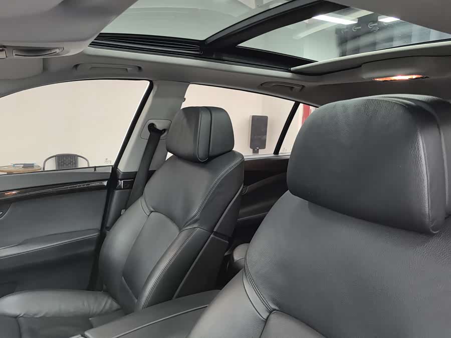 BMW 5 Series GT 2011 immagine di auto #15