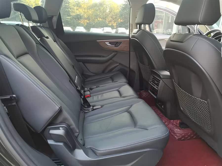 Audi Q7 2024 صورة سيارة #15