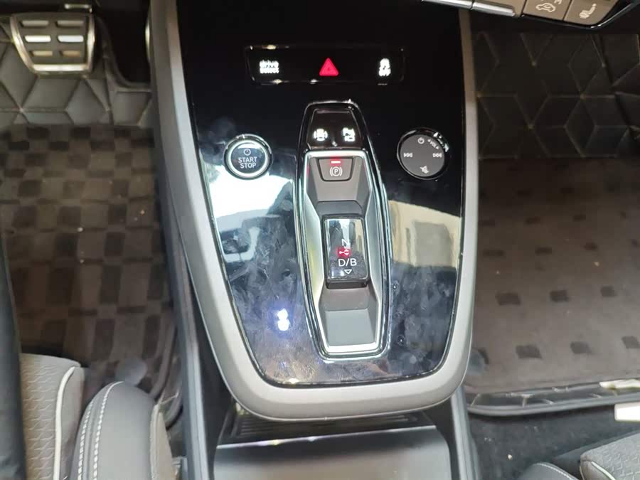 Audi Q5 e-tron 2023 #15 Audi Q5 e-tron 2023 immagine di auto #15