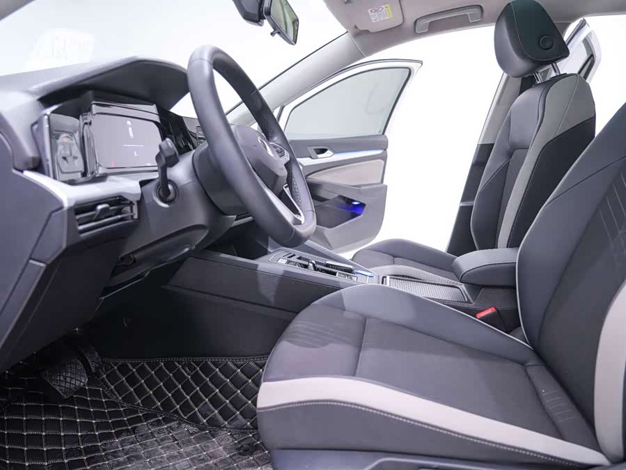 Volkswagen Golf 2023 car image #15