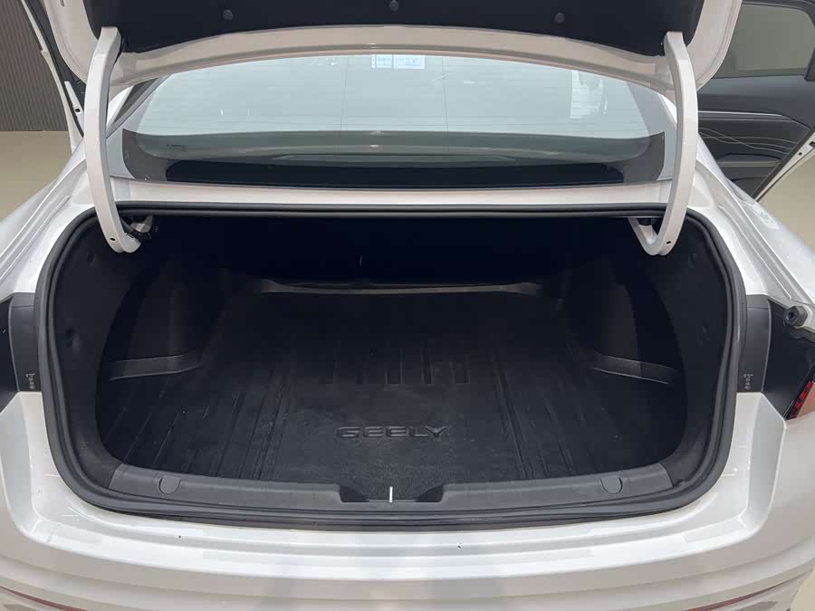 GEELY PrefaceL 2024 car image #15