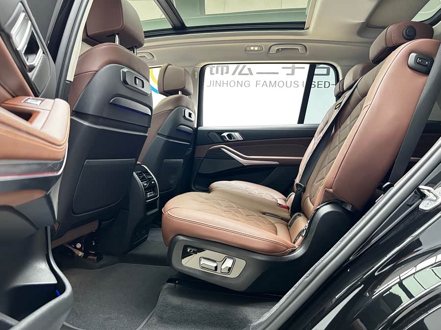 BMW X7 2023 car image #15