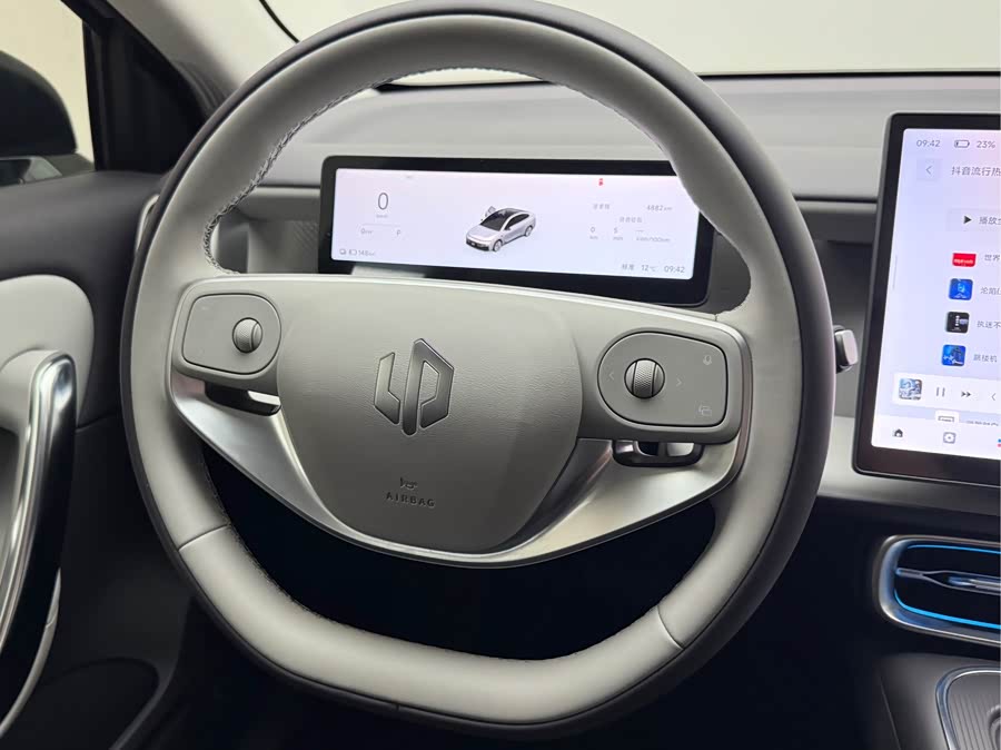 零跑汽车 零跑B01 2025 汽车图片 #15