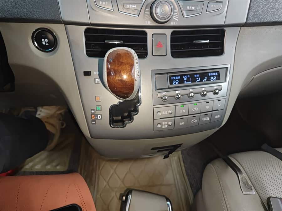 BYD M6 2015 car image #15