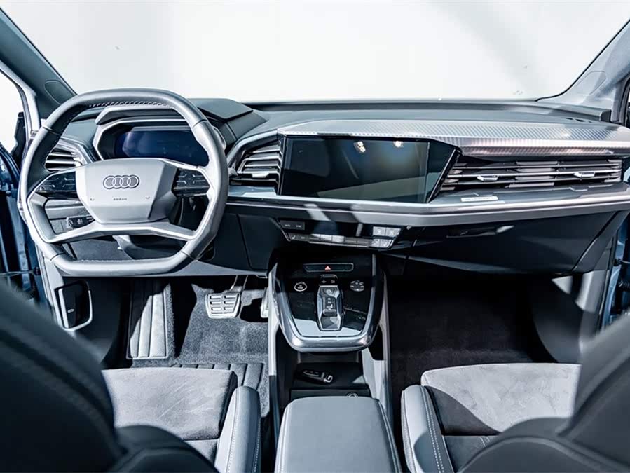 Audi Q4 e-tron 2023 immagine di auto #15