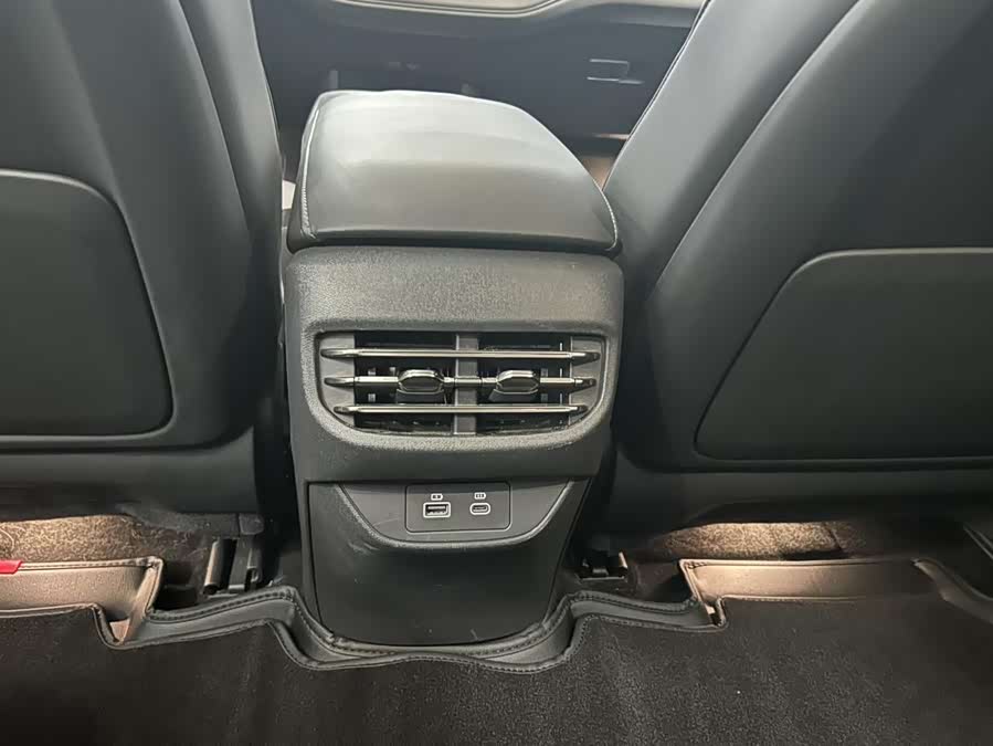 HongQi EH7 2024 #15 HongQi EH7 2024 car image #15