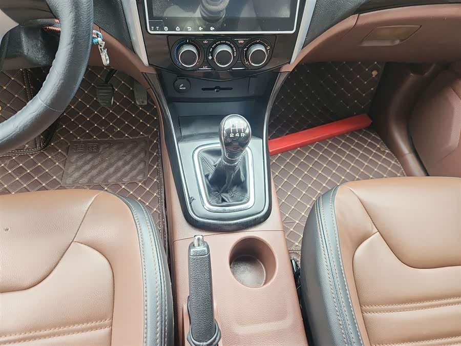 Forthing SX6 2016 car image #15