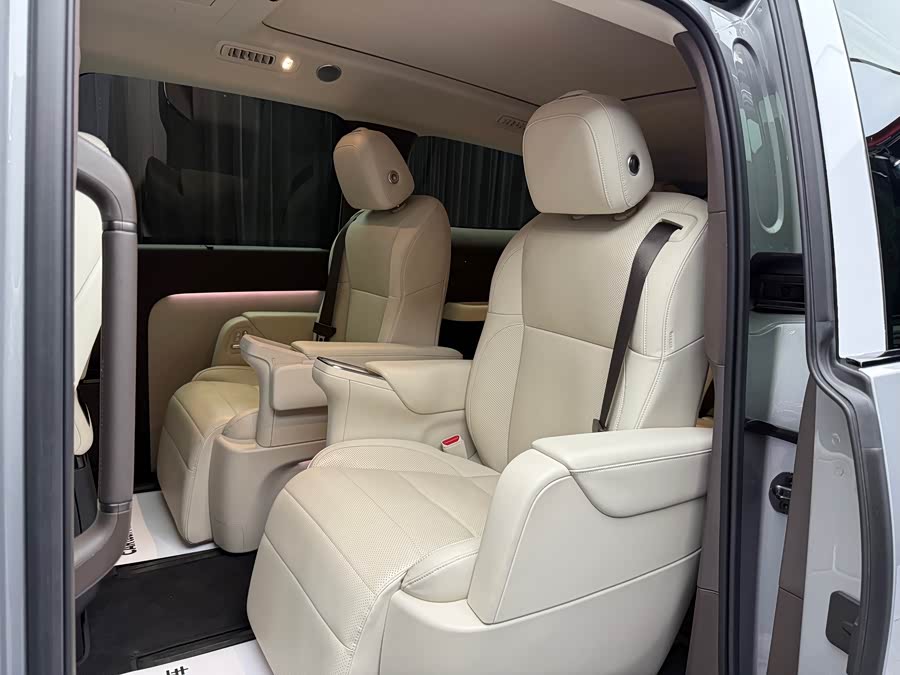 理想汽车 理想MEGA 2024 汽车图片 #15