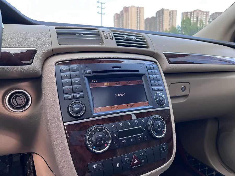 Mercedes-Benz R Class 2011 car image #15