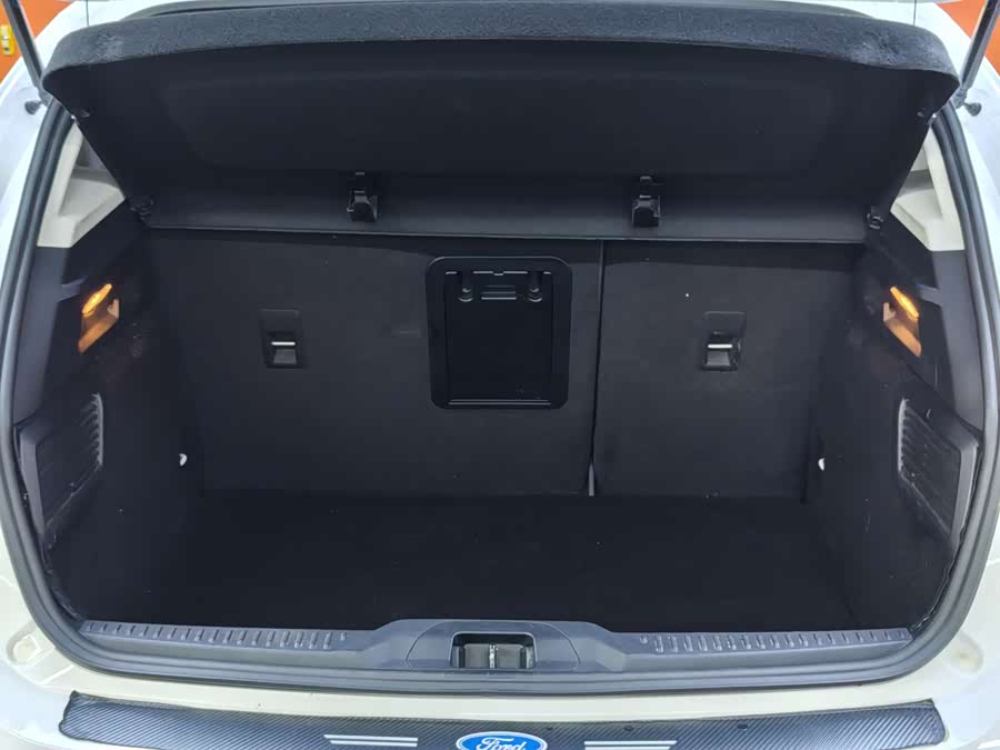 Ford Focus Active 2019 صورة سيارة #15