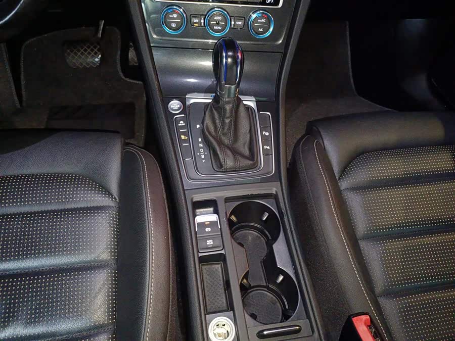 Volkswagen Golf New Energy (Imported) 2018 صورة سيارة #15