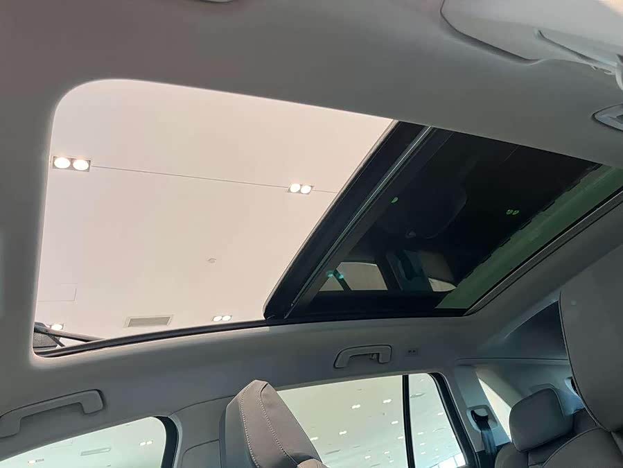 Audi Q5 e-tron 2023 #15 Audi Q5 e-tron 2023 صورة سيارة #15