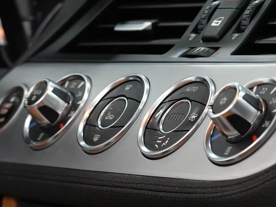 BMW Z4 2012 imagem de carro #15