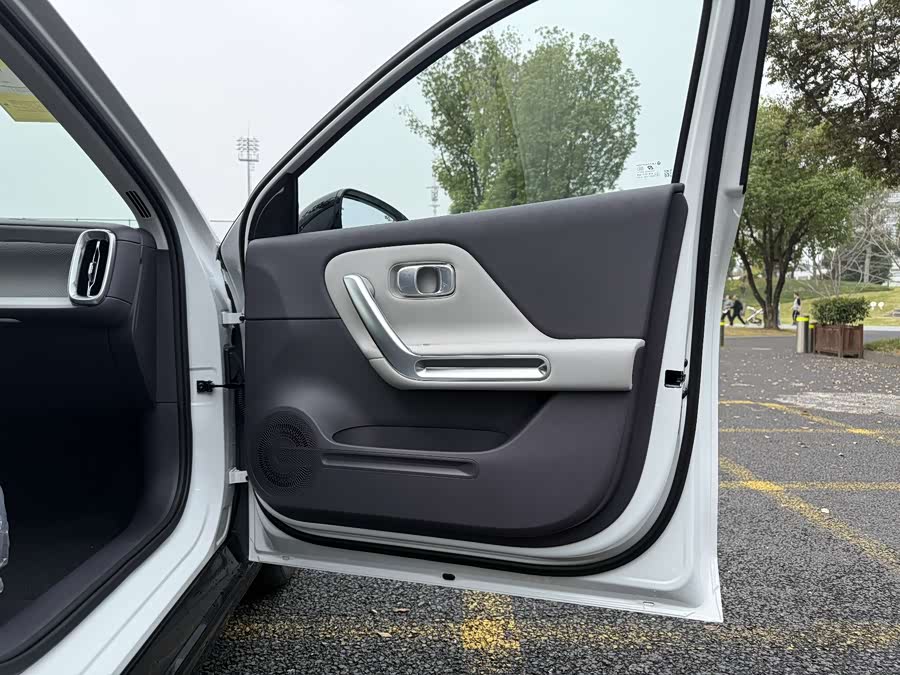 零跑汽车 零跑B01 汽车图片 #15