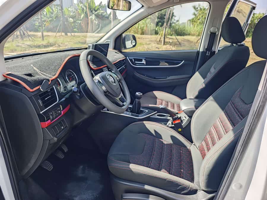 Forthing SX6 2019 صورة سيارة #15