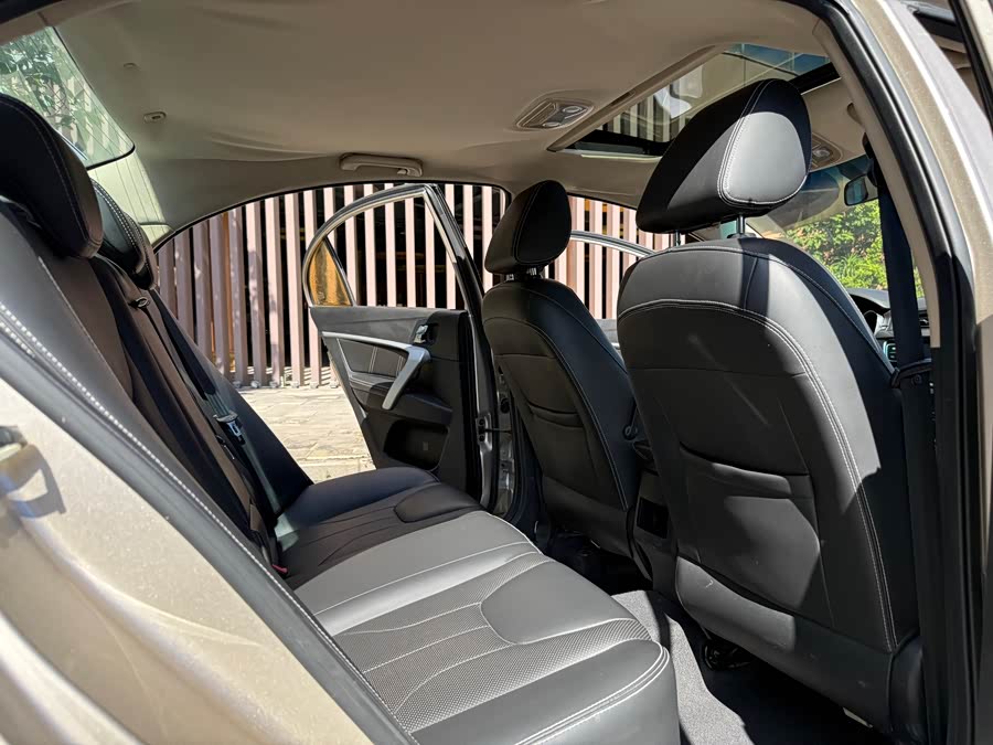GEELY Emgrand 2017 car image #15