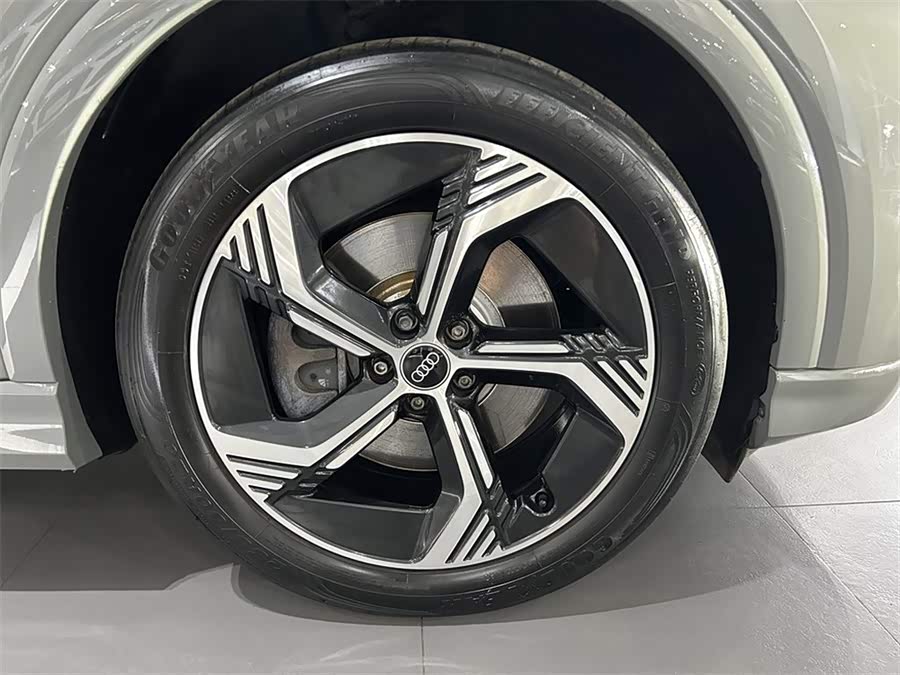 Audi Q4 e-tron 2024 изображение автомобиля #15