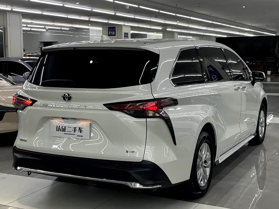 Toyota Granvia 2024 immagine di auto #15