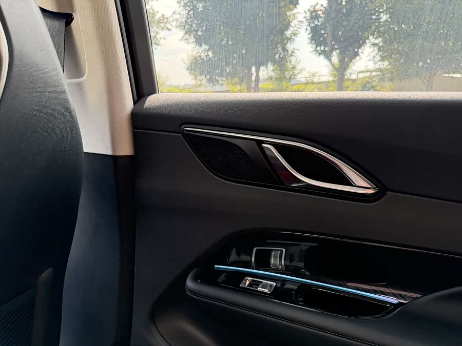 HongQi HS3 PHEV 2024 car image #15