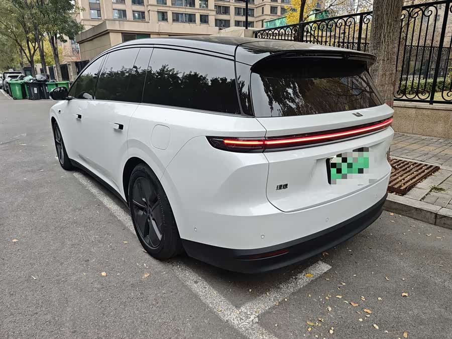 Li i8 2025 image de voiture #15