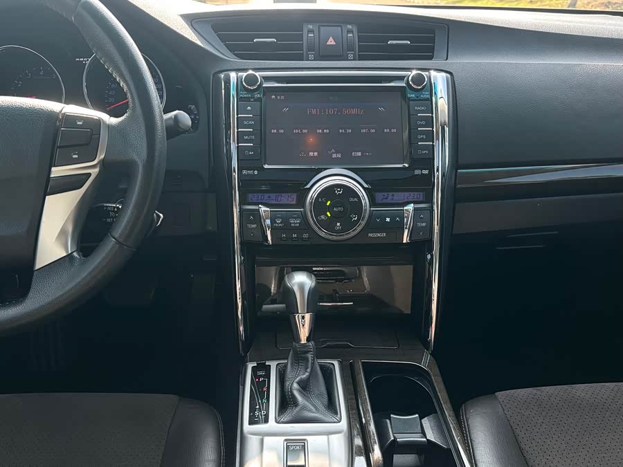 Toyota Reiz 2013 immagine di auto #15