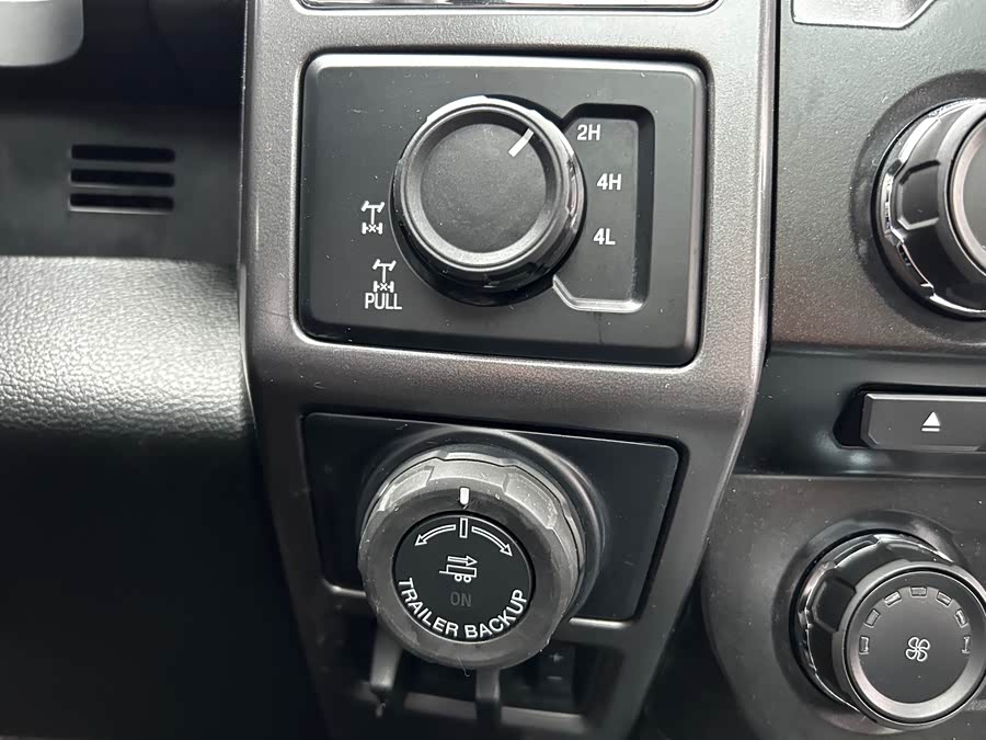 Ford F-150 Raptor 2017 car image #15