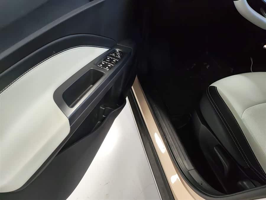 哪吒汽车 哪吒AYA 2024 汽车图片 #15