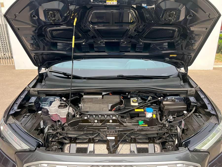 Audi Q4 e-tron 2025 imagen de coche #15