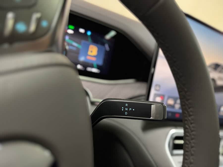 Denza N9 2025 car image #15