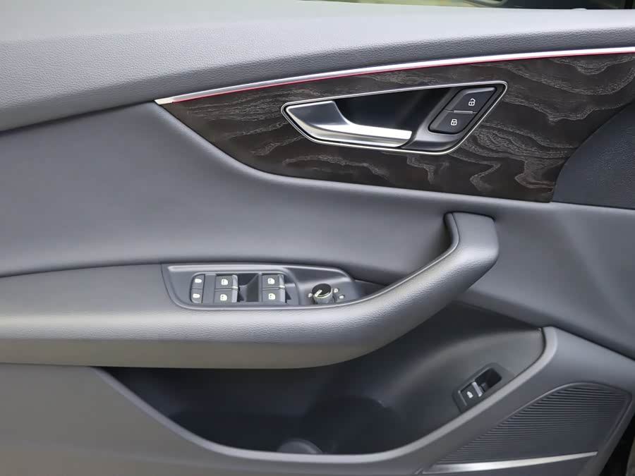 Audi Q8 2021 car image #15