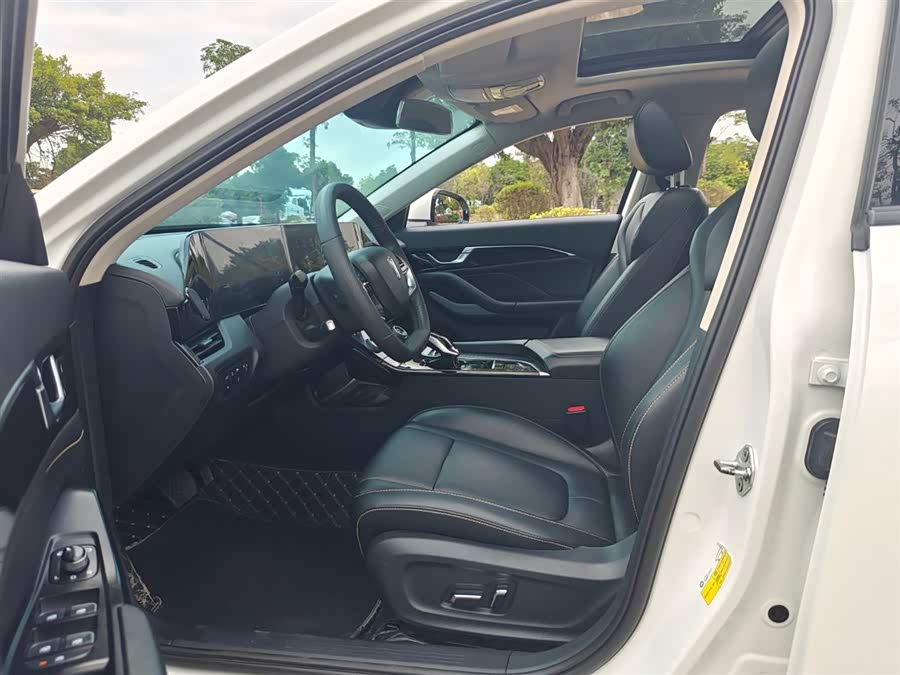 2022 car image #15