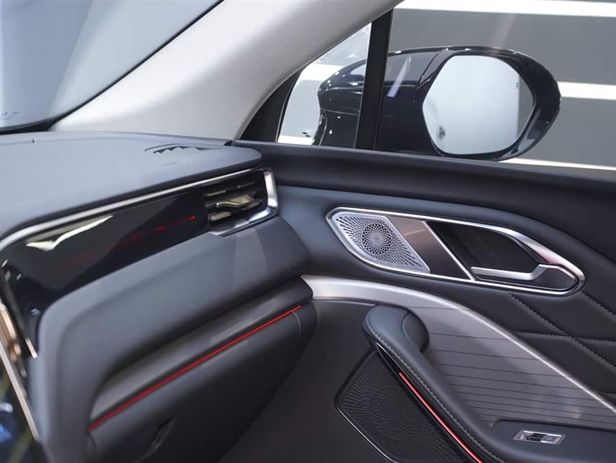 HongQi HS7 PHEV 2025 car image #15