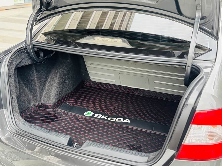 Skoda Rapid 2016 car image #15