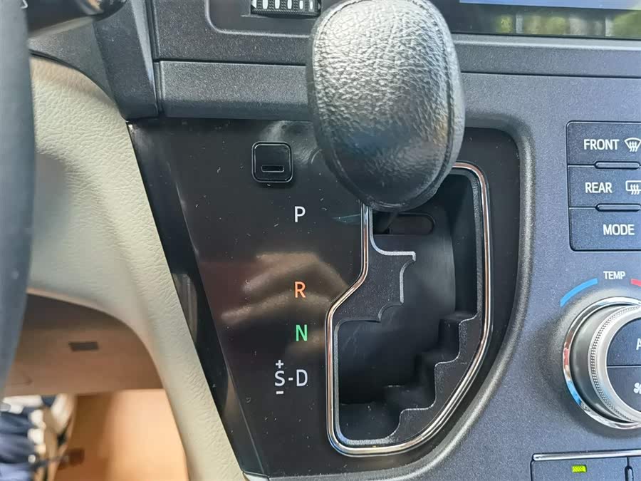 Toyota SIENNA 2018 car image #15