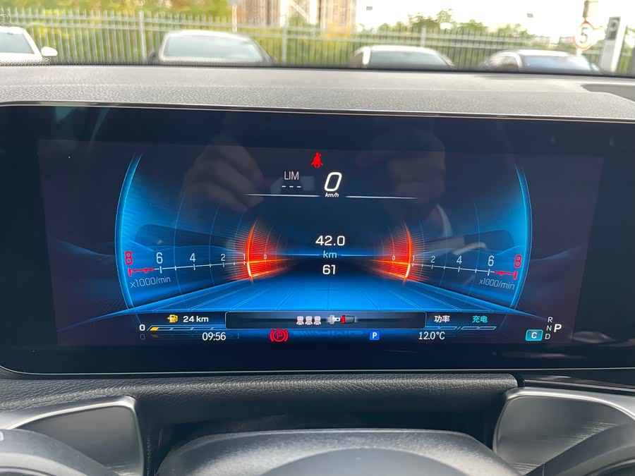 Mercedes-Benz GLB AMG 2025 imagen de coche #15