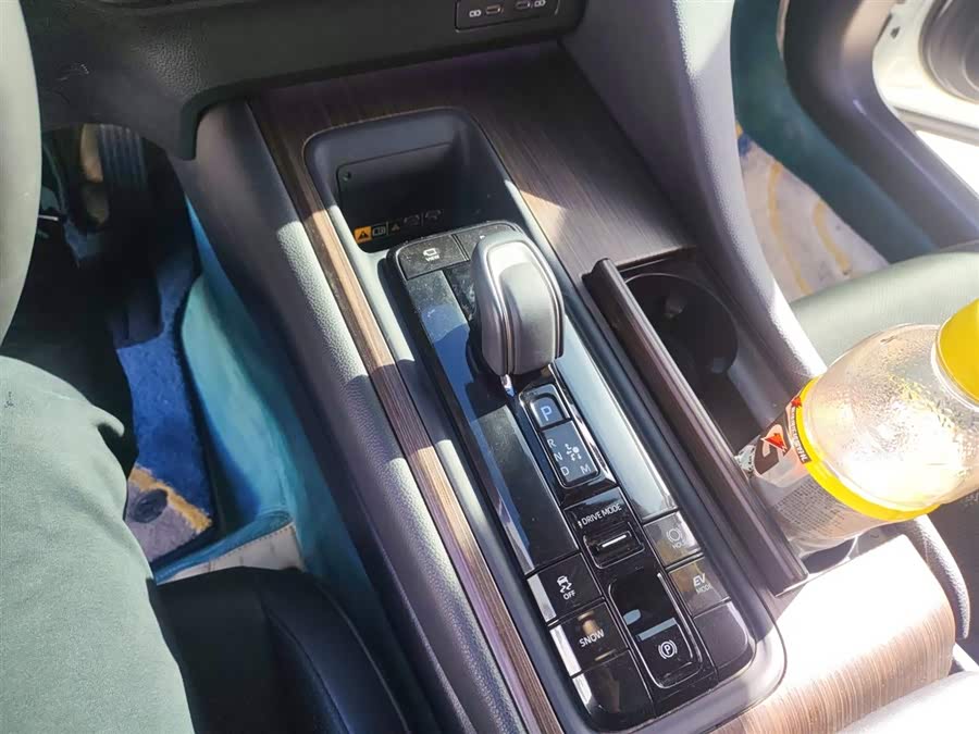 Toyota Crown 2024 immagine di auto #15