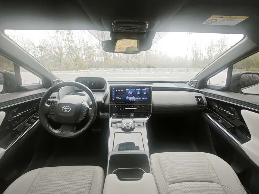 Toyota bZ4X 2022 immagine di auto #15