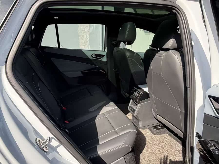 Volkswagen ID.4 X 2023 car image #15