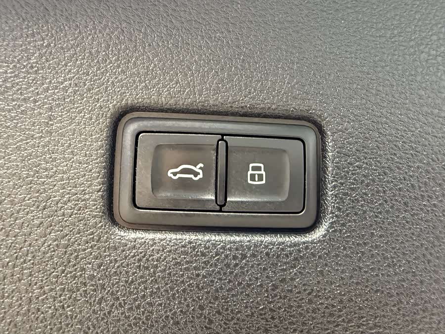 Audi Q8 2022 car image #15