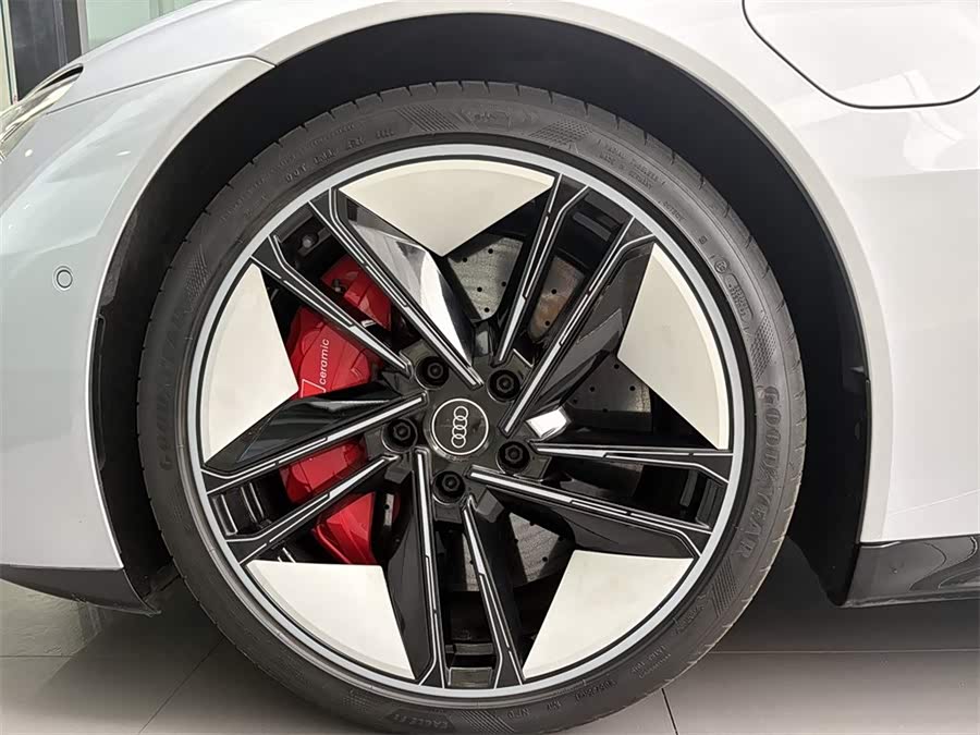 Audi RS e-tron GT car image #15