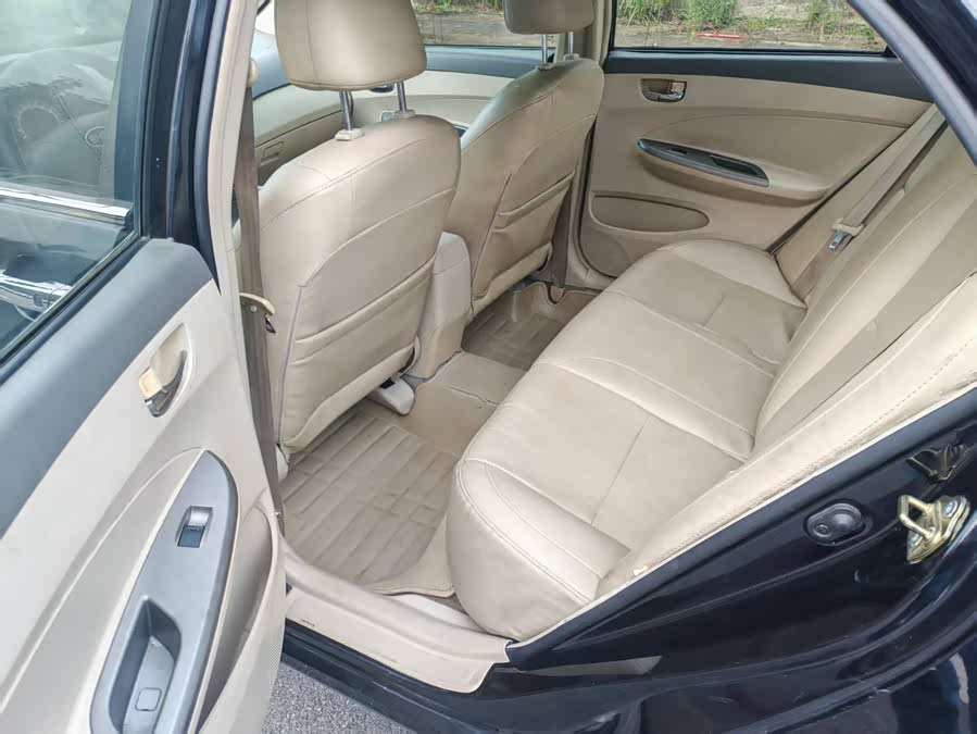 BYD L3 2013 car image #15