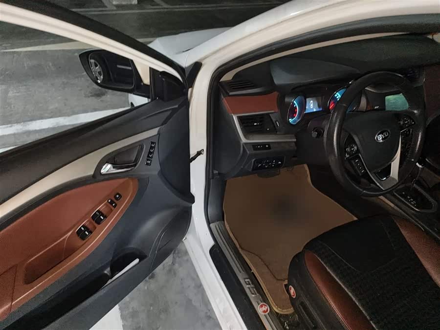 BYD G5 2015 #15 BYD G5 2015 car image #15