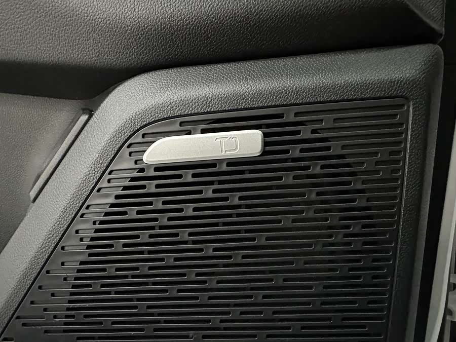 Chevrolet Equinox Plus 2025 car image #15