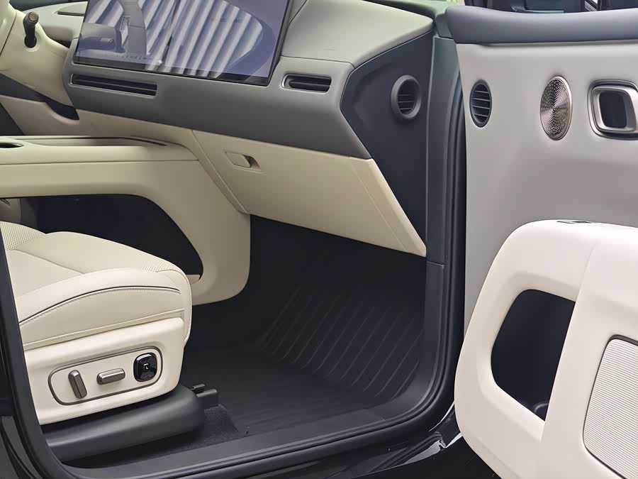 Li i8 2025 изображение автомобиля #15