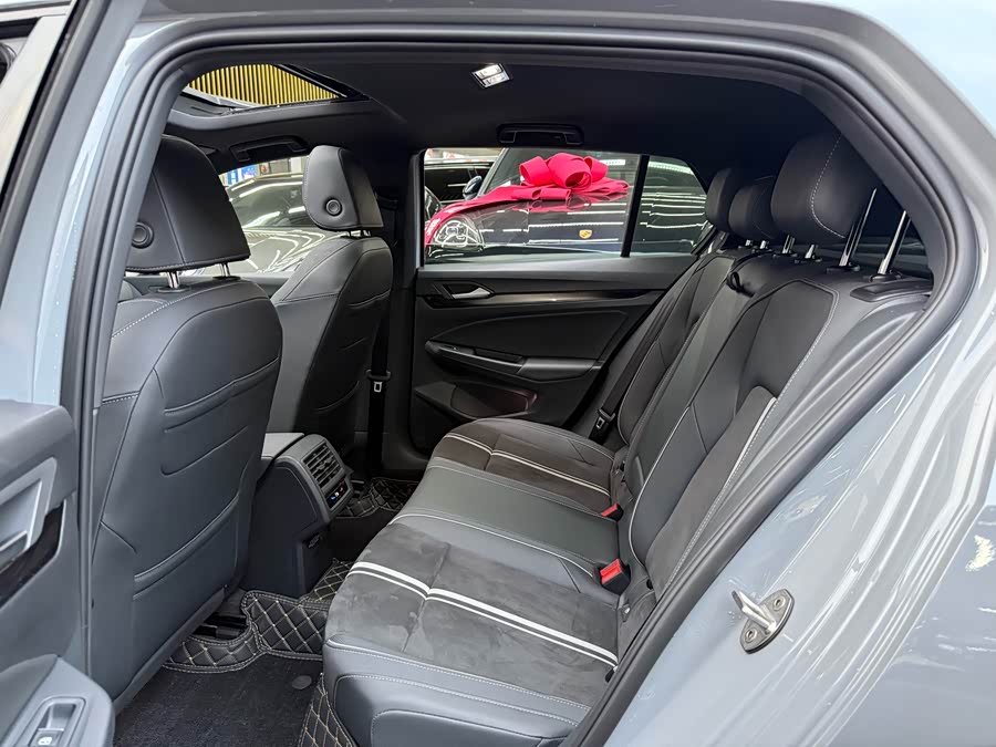 Volkswagen Golf 2022 car image #15