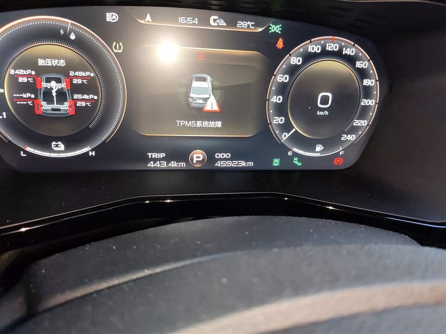 GEELY Tugella New Energy 2020 #15 GEELY Tugella New Energy 2020 car image #15