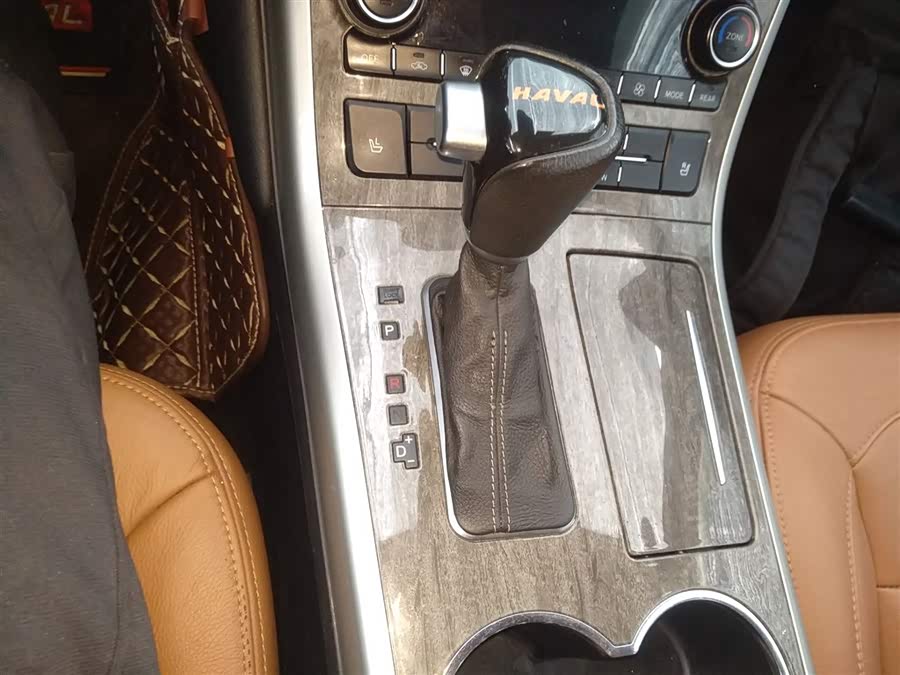 Haval H8 2015 car image #15